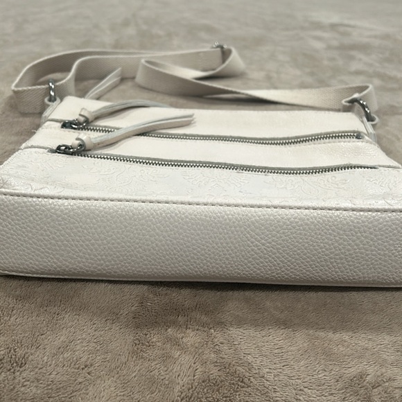 The Sak Leather Multi Pockets Bag - Picture 12 of 13